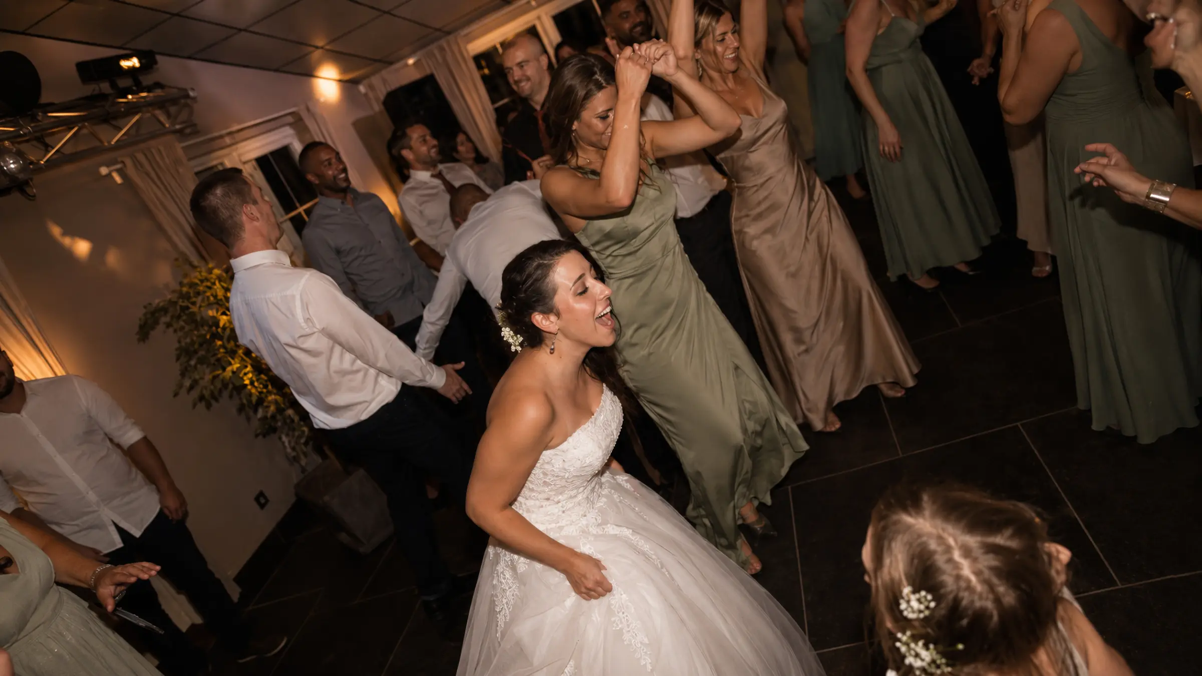 Soirée dansante pendant une fête de mariage